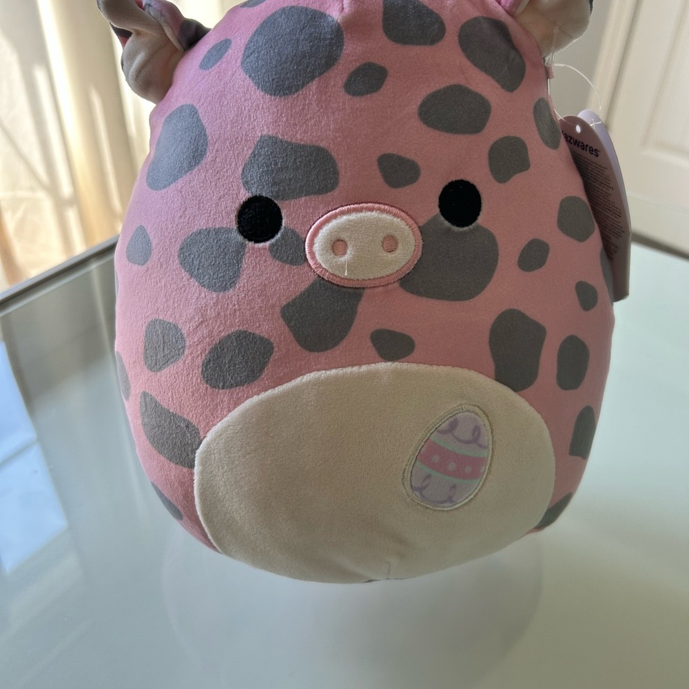 Squishmallows Original Aquitaine The Pink Pig with Egg Embroidery